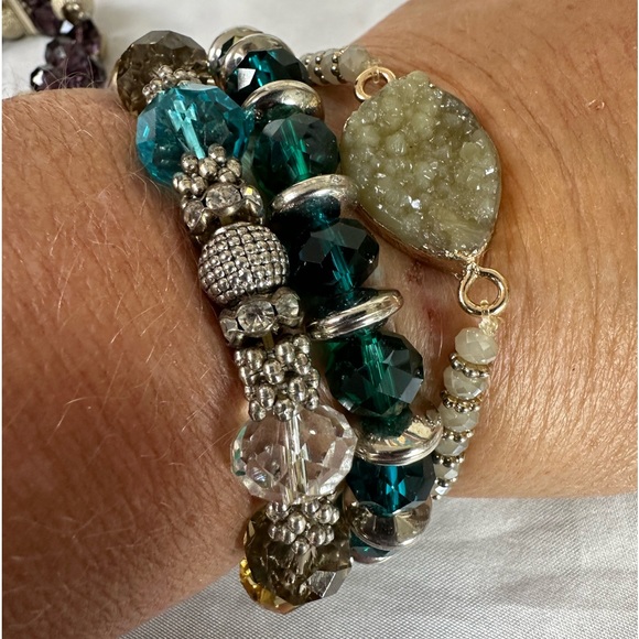 Six sparkly stretch style bracelets - Picture 3 of 7